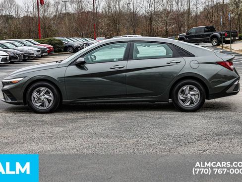 Used 2025 Hyundai Elantra SE image 9