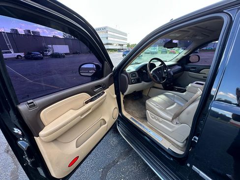 Used 2009 GMC Yukon Denali image 8