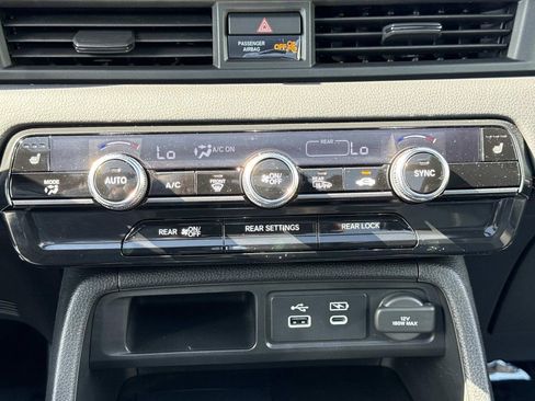 Used 2025 Honda Pilot TrailSport image 7