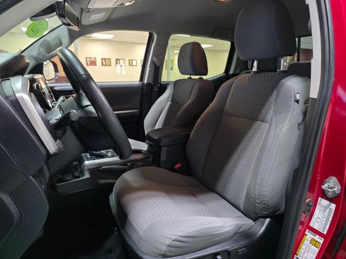 Used 2021 Toyota Tacoma SR5 AWD/4WD image 15