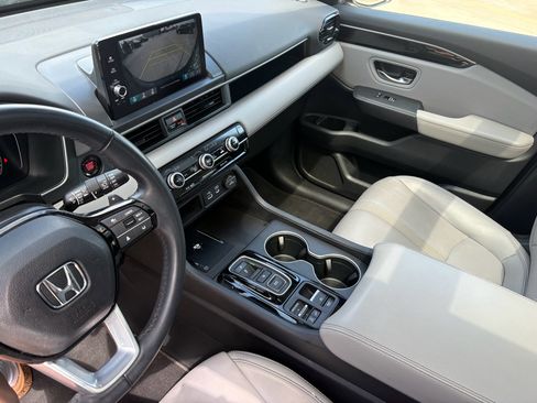 Certified 2024 Honda Pilot Touring image 17