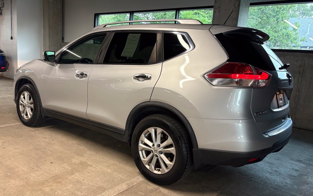 Used 2016 Nissan Rogue SV AWD/4WD image 3