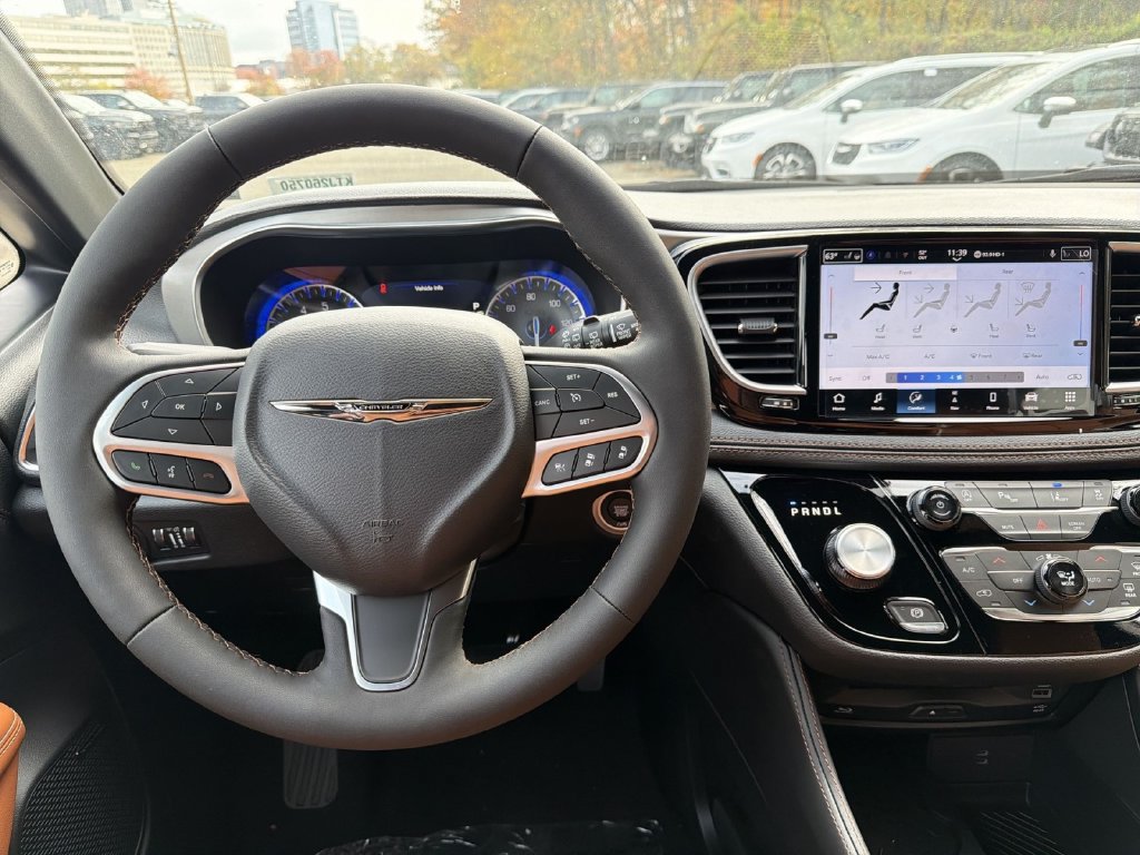 Used 2026 Chrysler Pacifica Pinnacle FWD image 16