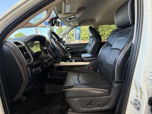 Used 2022 RAM 3500 Laramie AWD/4WD image 4