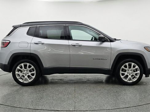 Used 2025 Jeep Compass Limited AWD/4WD image 11