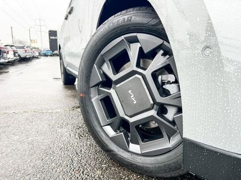 New 2026 Kia Carnival SX image 2