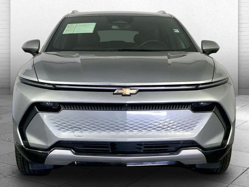 Used 2025 Chevrolet Equinox EV LT w/ Convenience Package FWD image 2