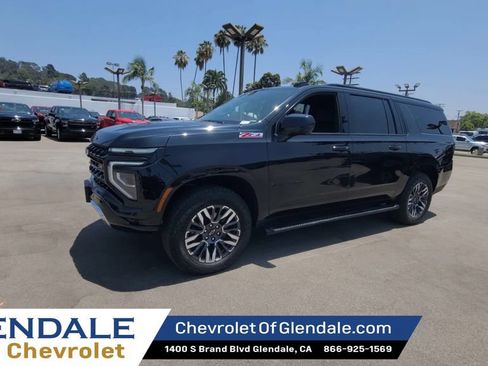 Certified 2025 Chevrolet Suburban Z71 AWD/4WD image 4