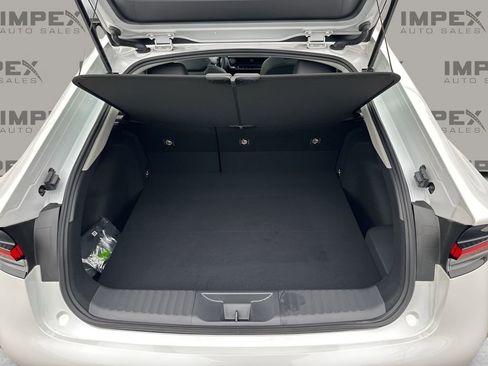 Used 2025 Toyota Prius XLE image 28