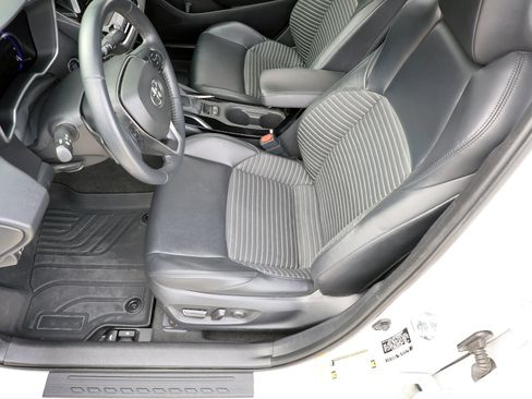 Used 2020 Toyota Corolla XSE image 40