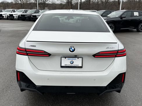 New 2026 BMW 540i xDrive w/ M Sport Package AWD/4WD image 9