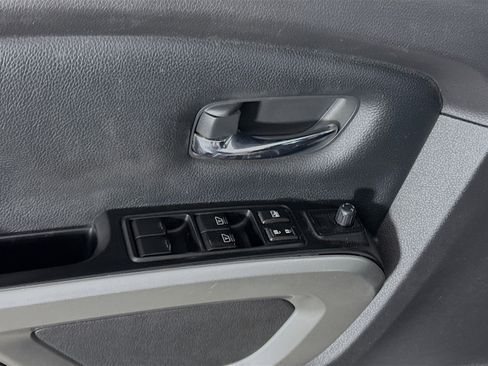 Used 2017 Nissan Titan SV image 23