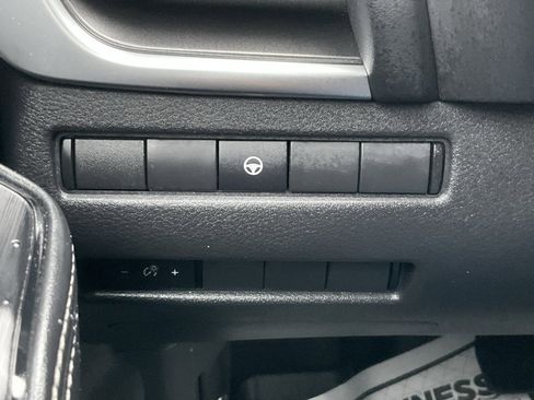 Used 2022 Nissan Rogue SV image 7