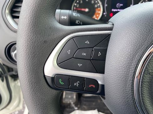 Used 2023 Jeep Renegade Latitude AWD/4WD image 18