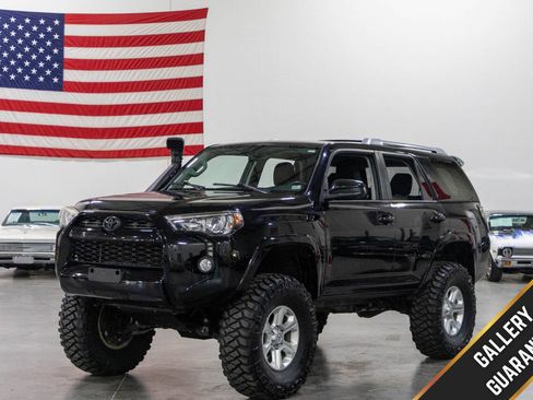 Used 2016 Toyota 4Runner SR5 image 1