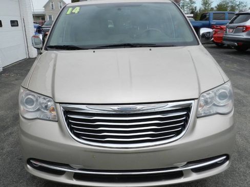Used 2014 Chrysler Town & Country Limited w/ Luxury Group image 4