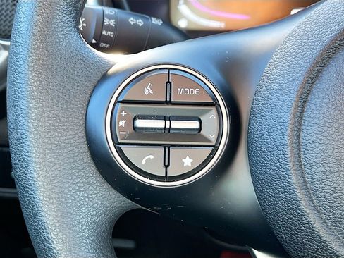 Certified 2025 Kia Soul LX w/ LX Technology Package image 31