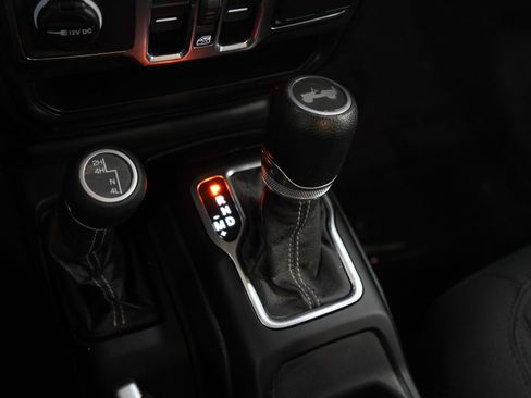 Used 2022 Jeep Wrangler Unlimited Sahara w/ Dual Top Group image 23