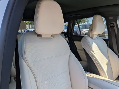 Used 2023 Mercedes-Benz GLC 300 4MATIC w/ Exclusive Trim Package image 39