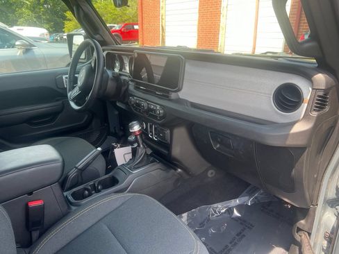 Used 2025 Jeep Wrangler Sport AWD/4WD image 27