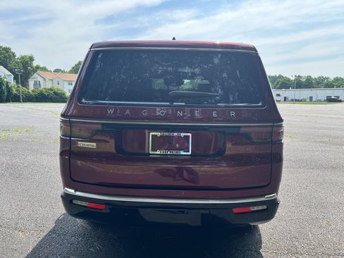Certified 2025 Jeep Wagoneer Series III w/ Premium Group I AWD/4WD image 4