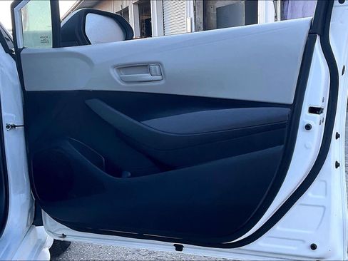 Used 2022 Toyota Corolla LE image 22