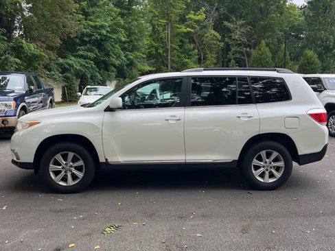 Used 2013 Toyota Highlander Plus AWD/4WD image 4