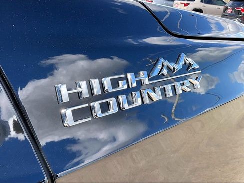 Used 2025 Chevrolet Tahoe High Country image 21