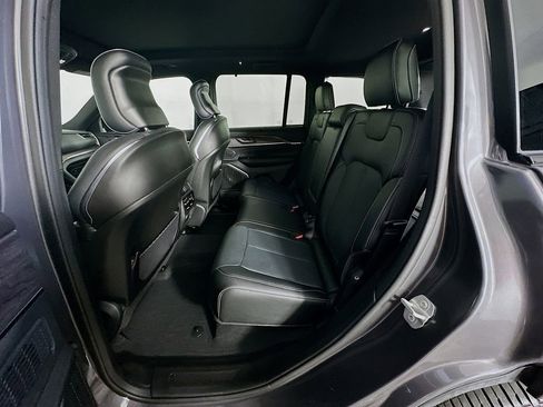 Certified 2025 Jeep Grand Cherokee Overland w/ Luxury Tech Group IV image 37