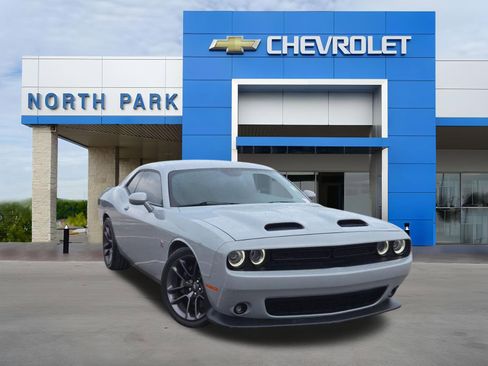 Used 2022 Dodge Challenger R/T Scat Pack image 1