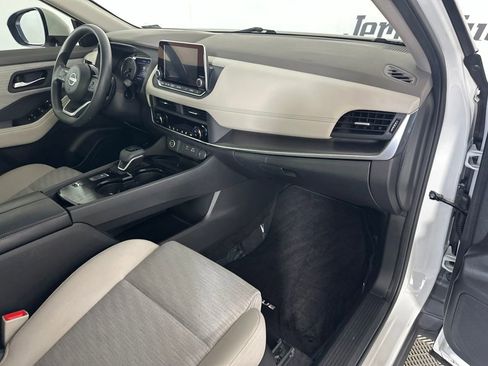 Used 2023 Nissan Rogue SV FWD image 31