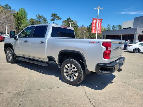 Used 2022 Chevrolet Silverado 2500 Custom w/ Custom Value Package image 3