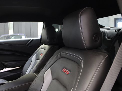 Used 2019 Chevrolet Camaro SS w/ LPO, Ground Effects Package RWD image 6