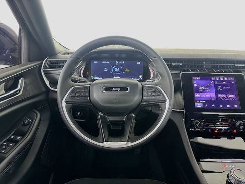 Used 2025 Jeep Grand Cherokee L Altitude AWD/4WD image 11