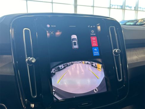 Used 2026 Volvo XC40 B5 Core w/ Climate Package image 17