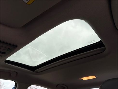 Certified 2025 Nissan Sentra SR w/ SR Premium Package image 21