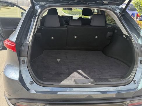 Used 2022 Toyota Venza LE AWD/4WD image 22