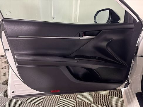 Used 2022 Toyota Camry LE image 10