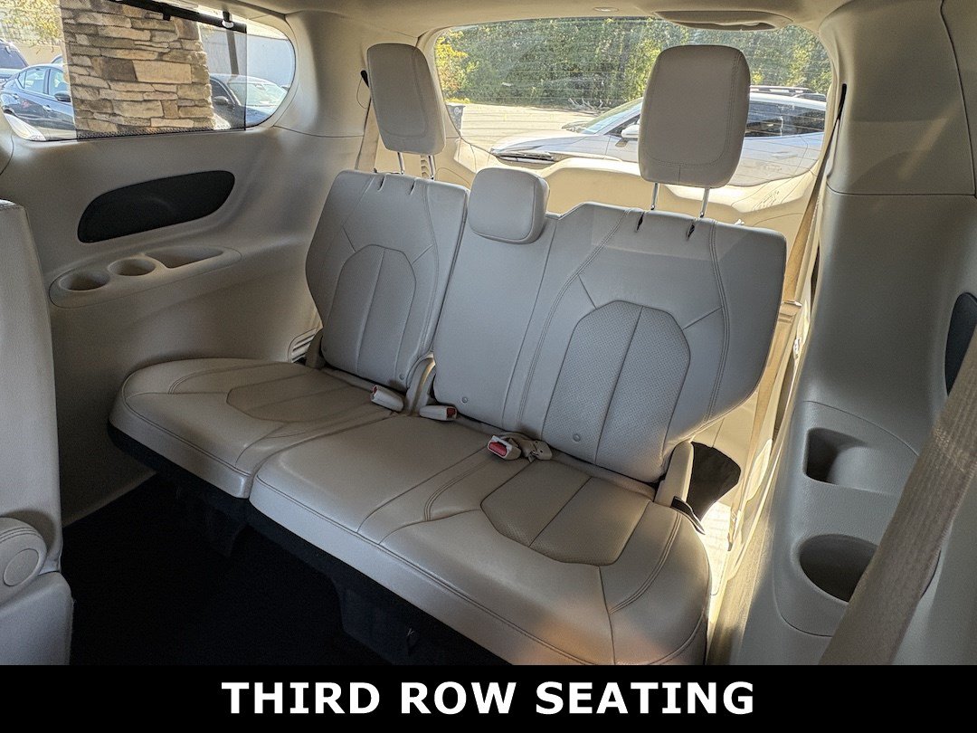 Used 2021 Chrysler Pacifica Touring-L FWD image 25