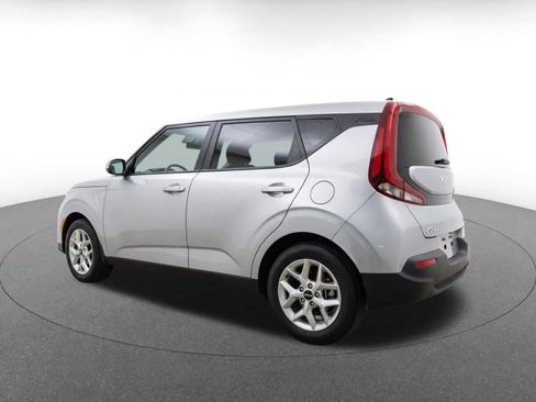 Used 2025 Kia Soul LX w/ LX Technology Package FWD image 7