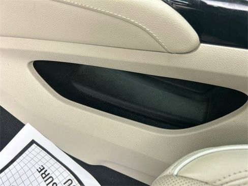 Used 2022 Buick Envision Avenir w/ Technology Package II image 32