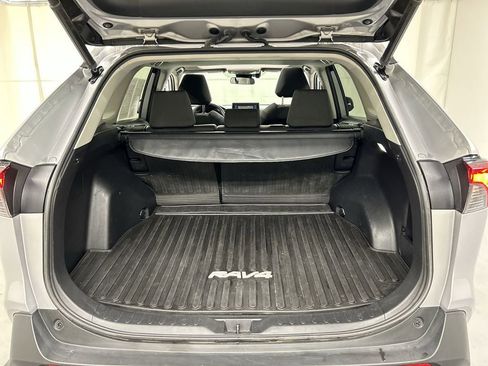 Used 2022 Toyota RAV4 XLE w/ Convenience Package image 22