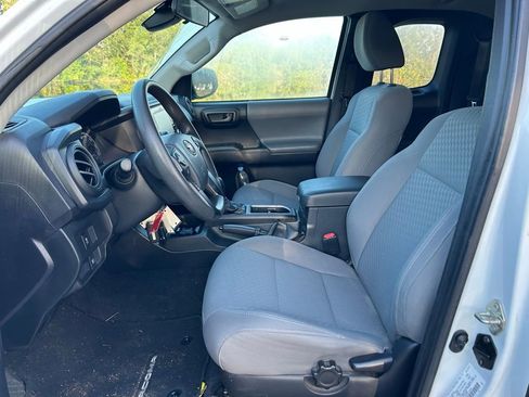Used 2020 Toyota Tacoma SR image 13