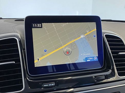 Used 2017 Mercedes-Benz GLS 550 4MATIC image 27