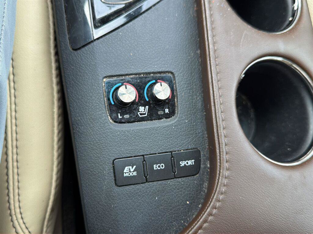 Used 2016 Toyota Avalon Limited w/ Toyota Safety Sense Package FWD image 27
