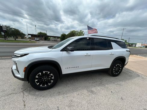 Used 2024 Chevrolet Traverse Z71 w/ Enhanced Driving Package AWD/4WD image 5