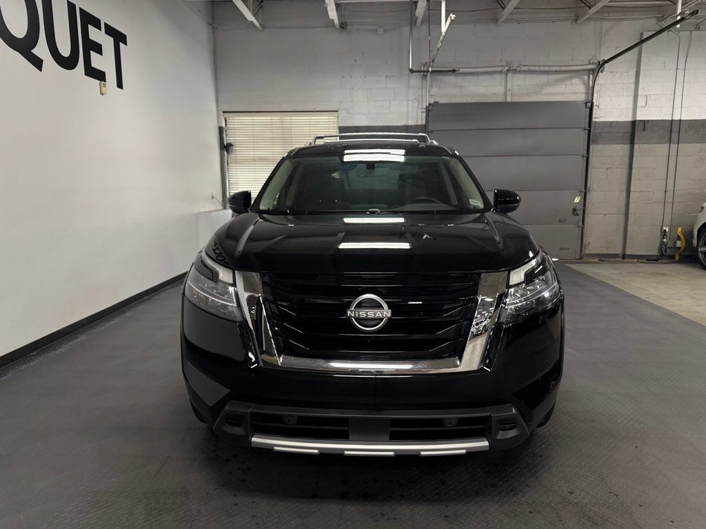 Used 2025 Nissan Pathfinder SL w/ SL Premium Package AWD/4WD image 3