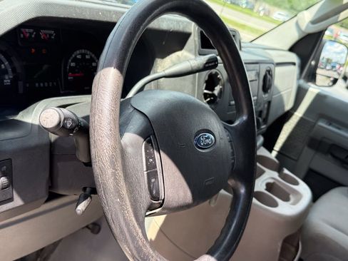 Used 2014 Ford E-250 and Econoline 250 w/ Power Group RWD image 9