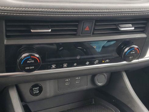 Used 2025 Nissan Rogue SV image 22