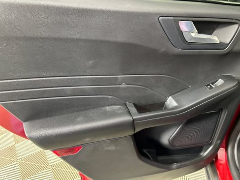 Used 2023 Ford Escape Platinum AWD/4WD image 16